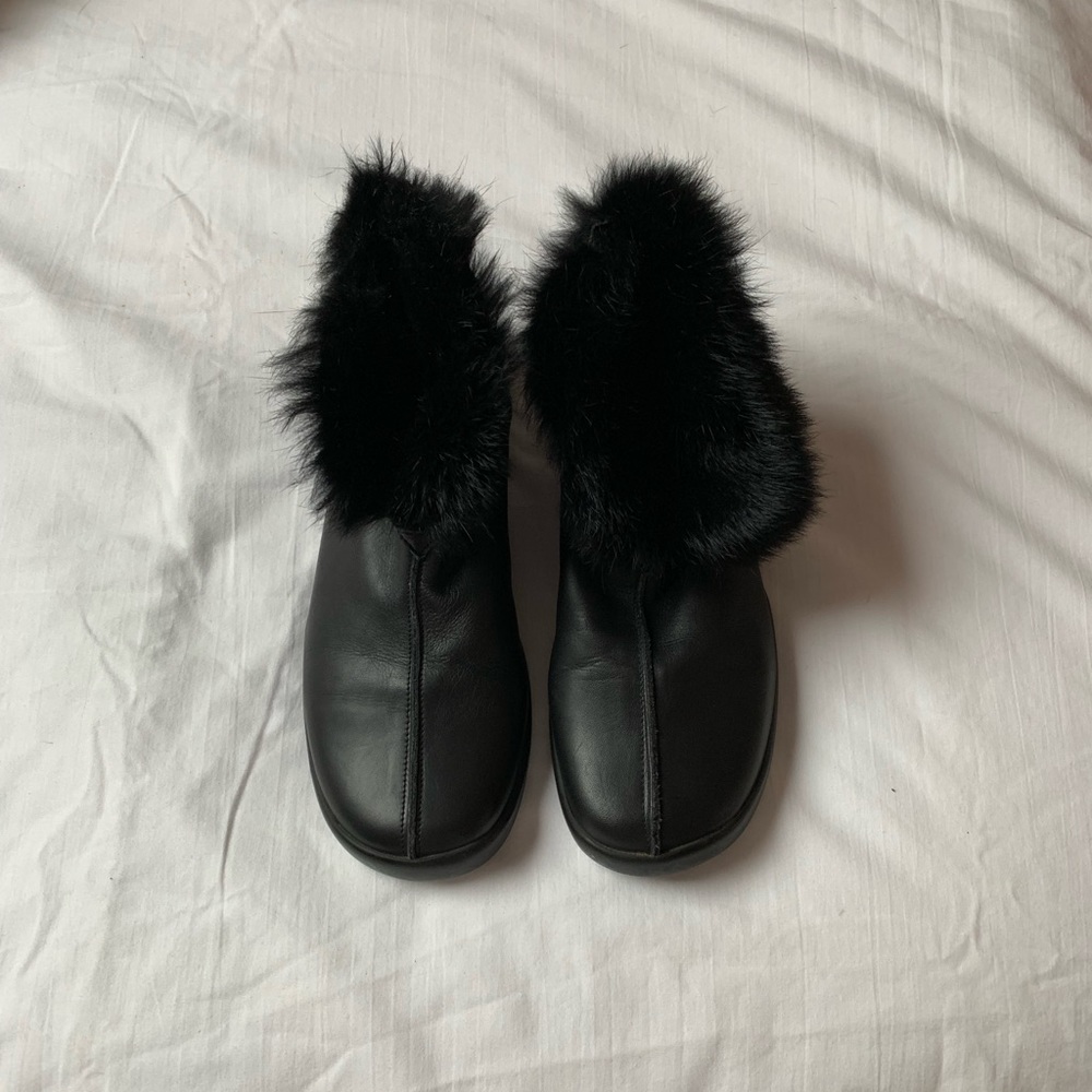 DKNY fur line, short black leather boots, size 5.5 - Picture 6 of 6